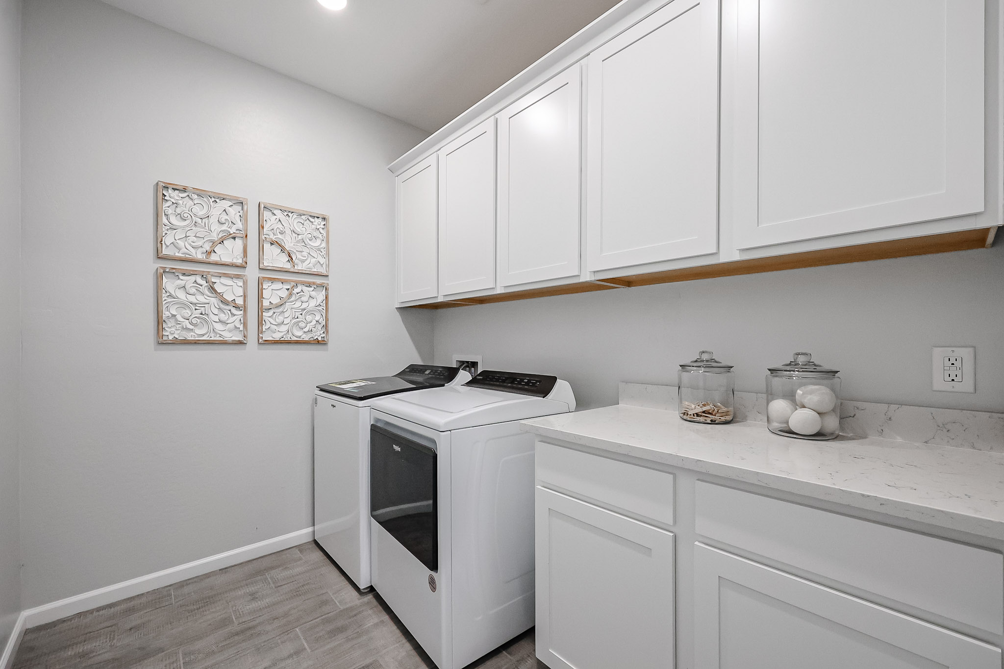 A kitchen with white cabinets.