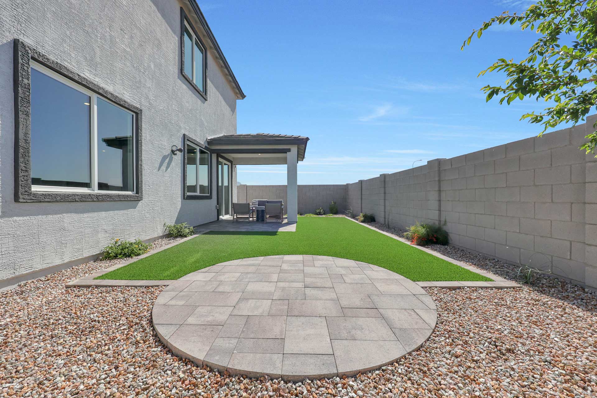 A courtyard with a fountain in it.