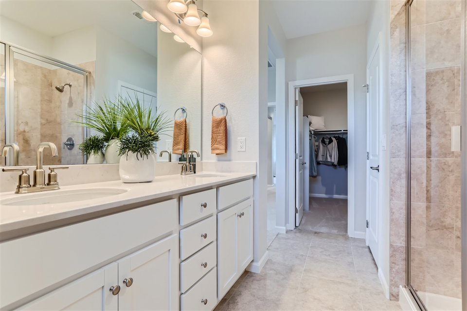 A bathroom with a sink and a mirror.