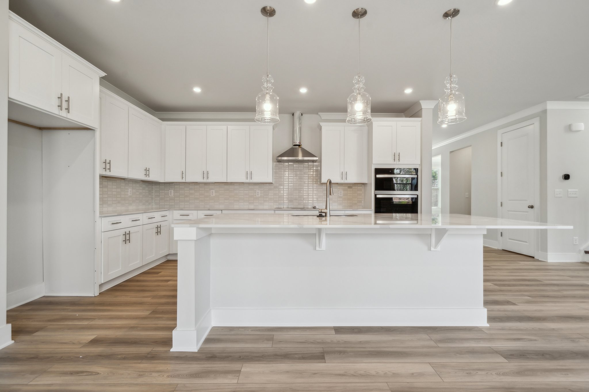 A kitchen with white cabinets.
