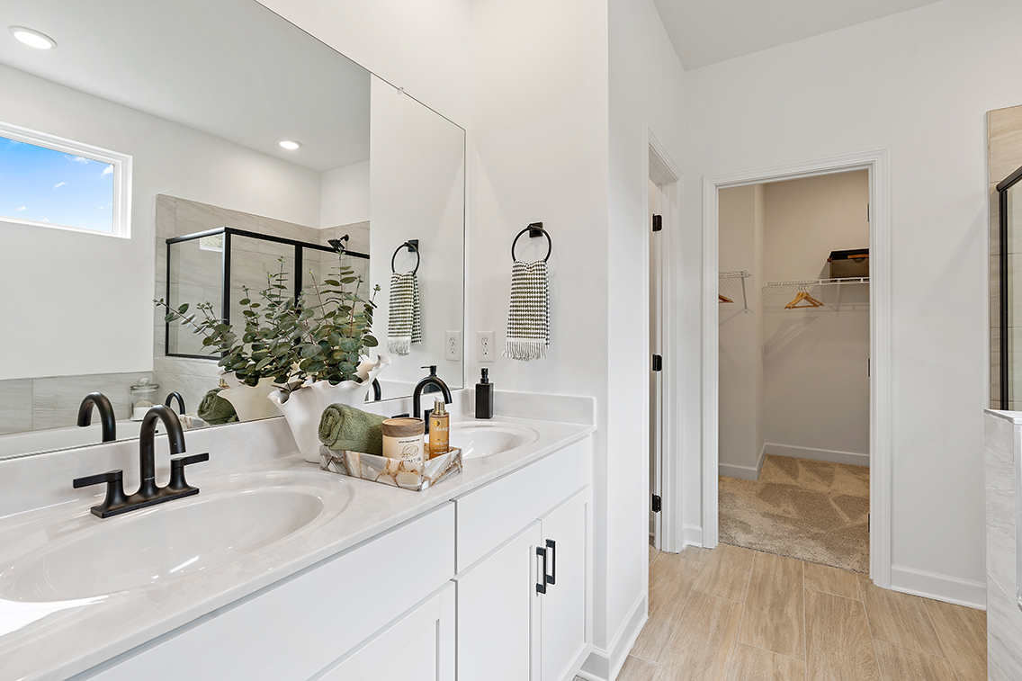 A bathroom with a sink and a mirror.