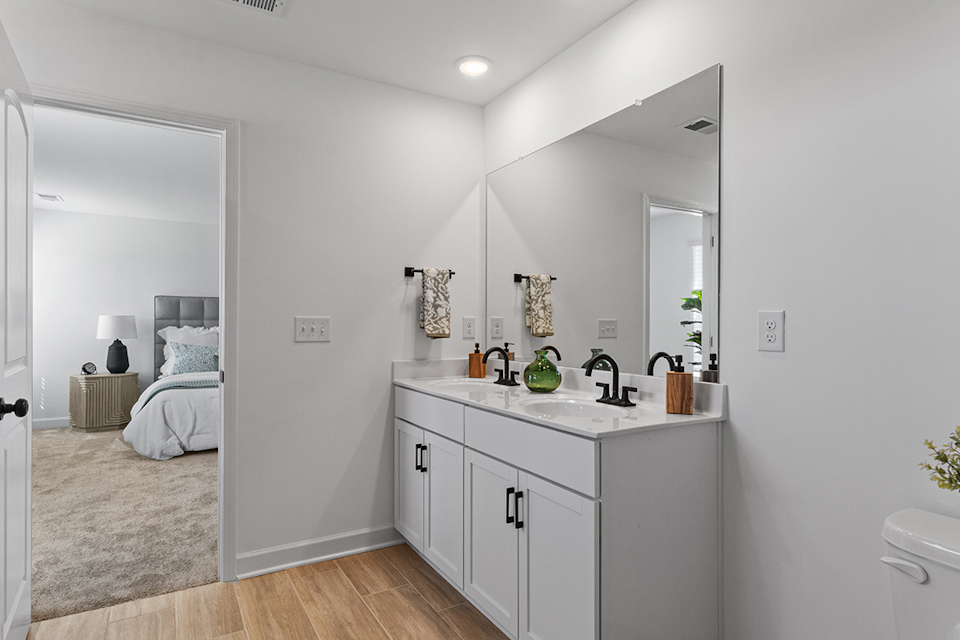 A bathroom with a sink and a mirror.