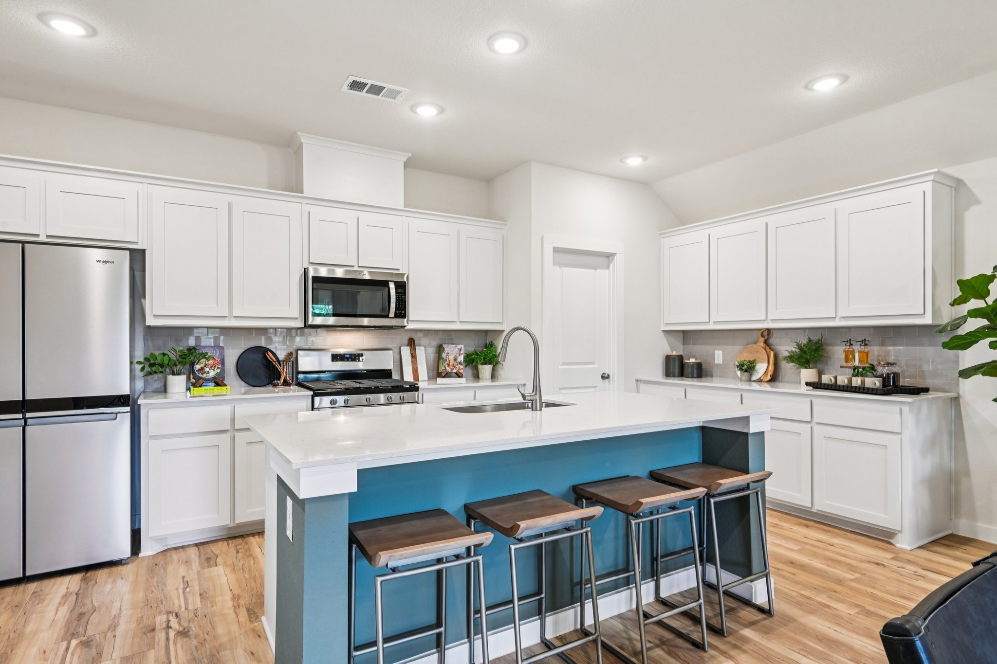 A kitchen with white cabinets.
