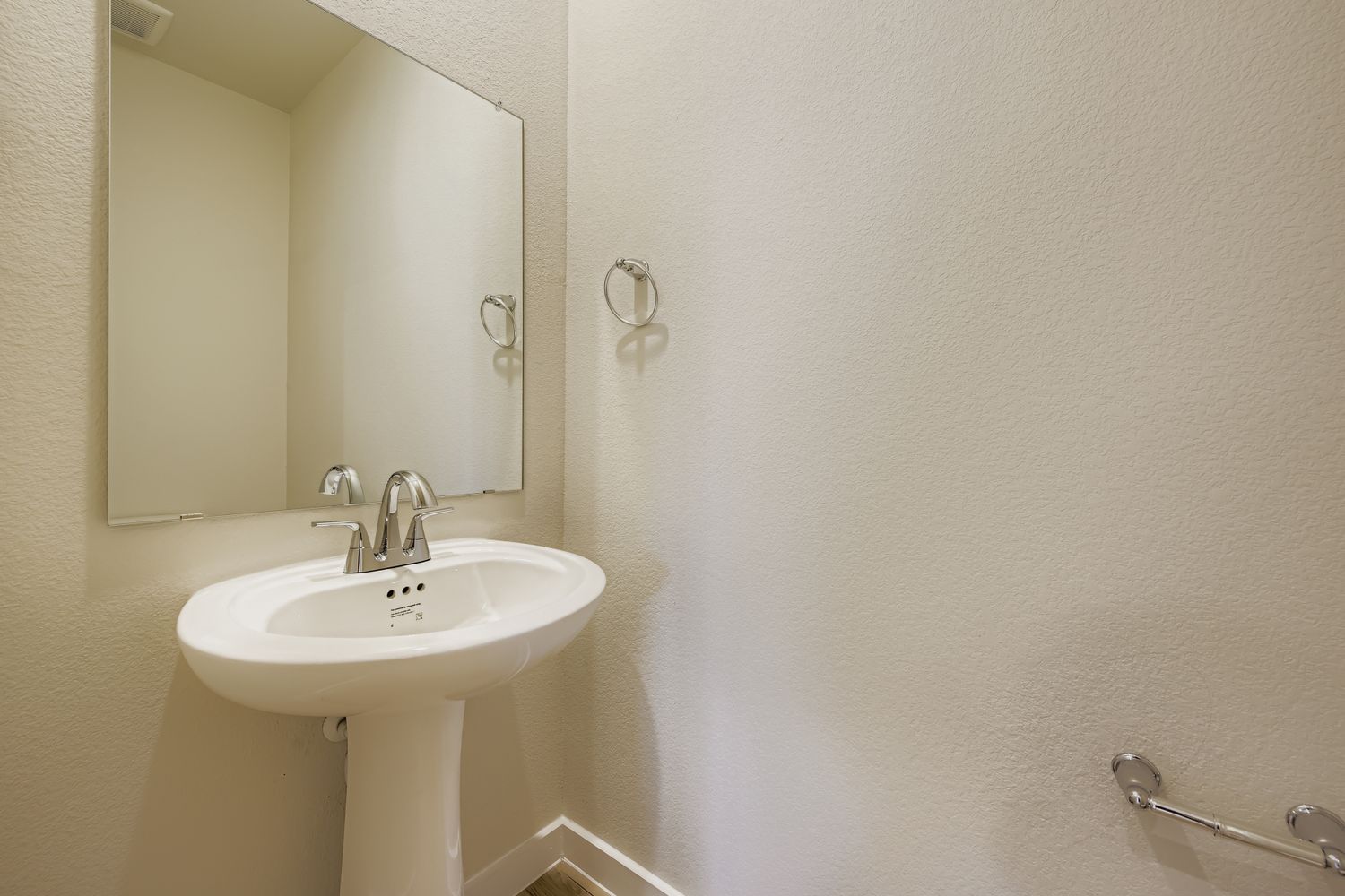 A bathroom with a sink and mirror.