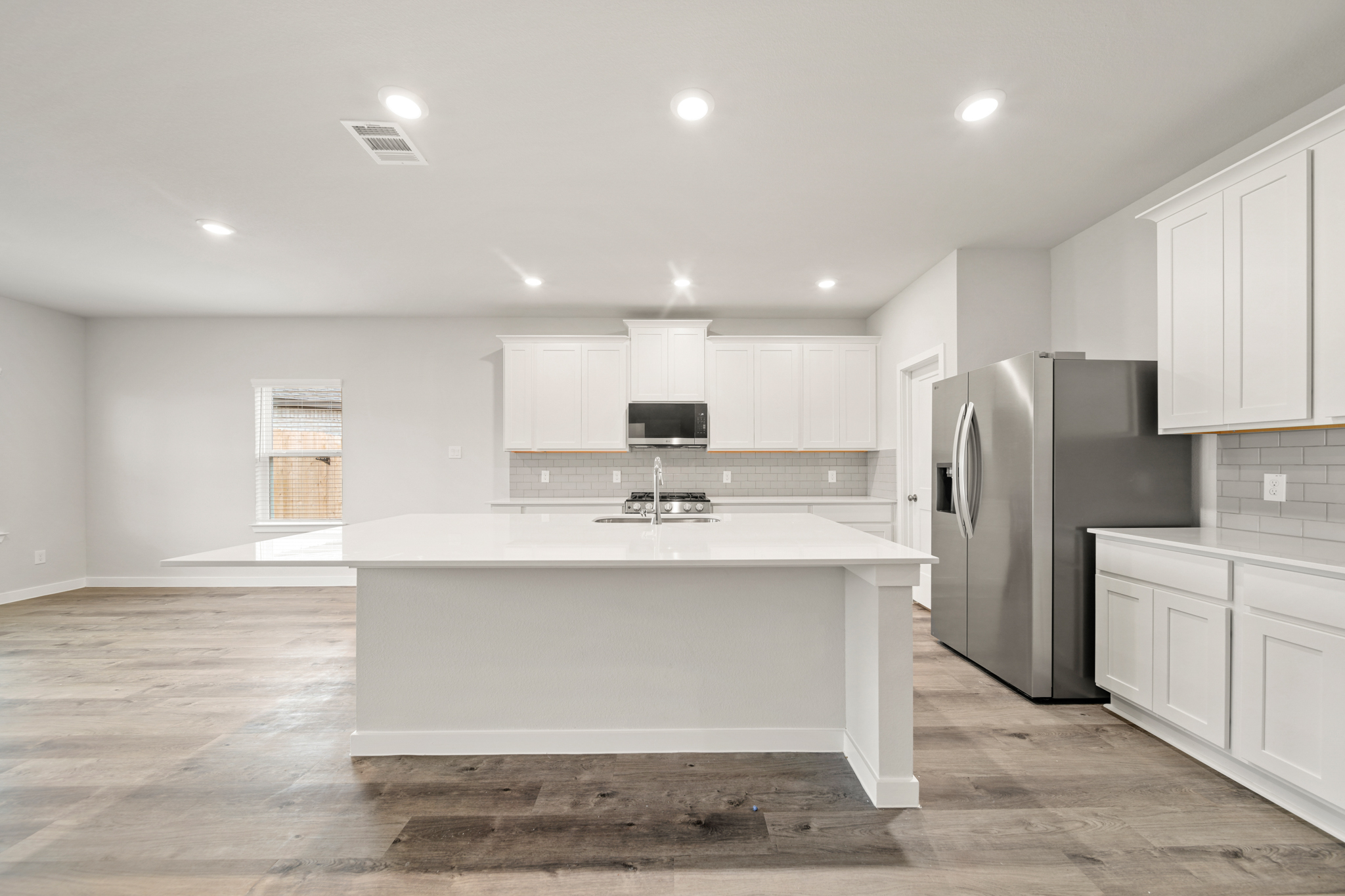 A kitchen with white cabinets.
