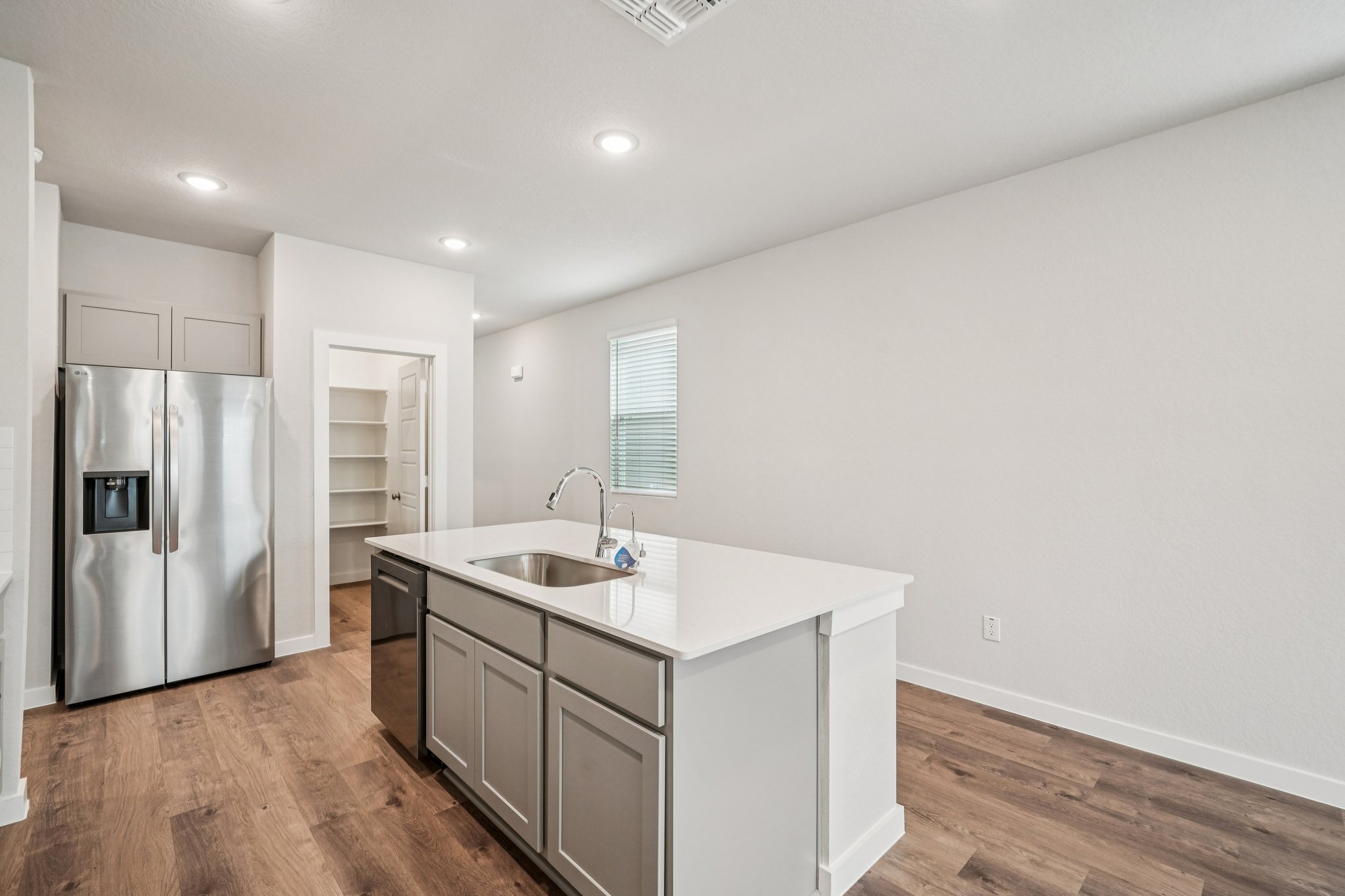 A kitchen with white cabinets.