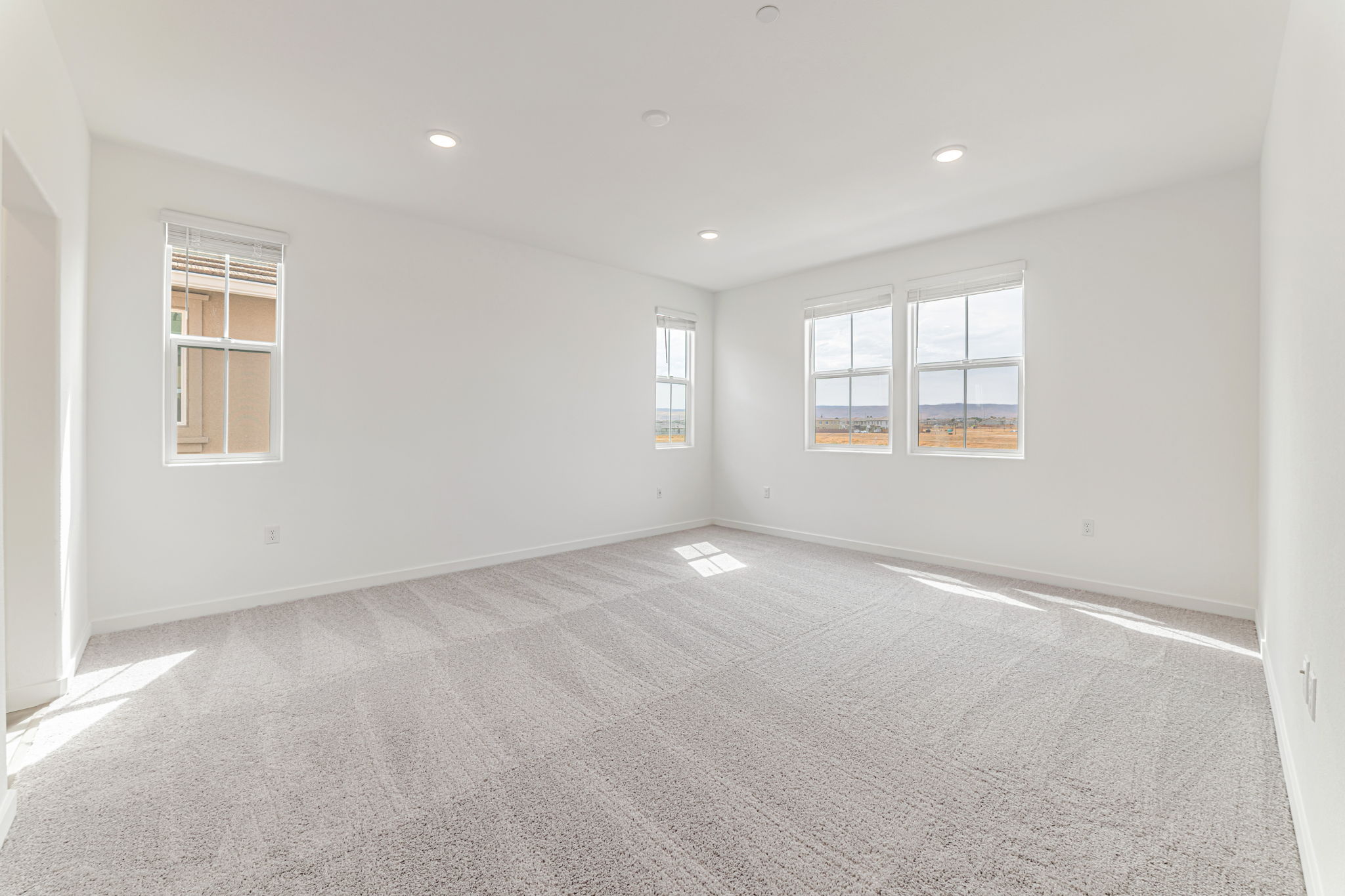 A room with windows and a carpet.